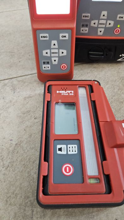 Laser rotativ profesional panta dubla digitală Hilti PRE38,complet