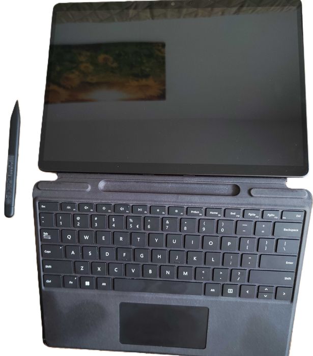 Microsoft Surface Pro 9, i7, 16 GB RAM, 512 GB SSD,Tastatură QWERTY  s- a redus recent la RON 6800 !