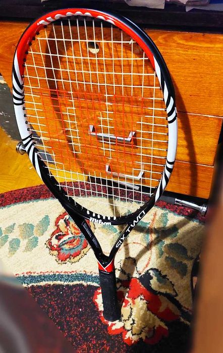 Продам профессиональную карбоновую теннисную ракетку Wilson