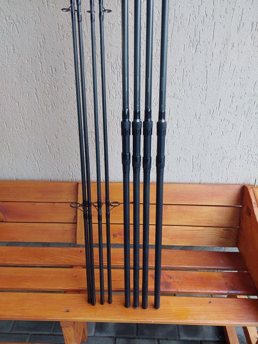 Set 4 lansete crap daiwa black widow de 3.90m 3,75lb 2tronsoane