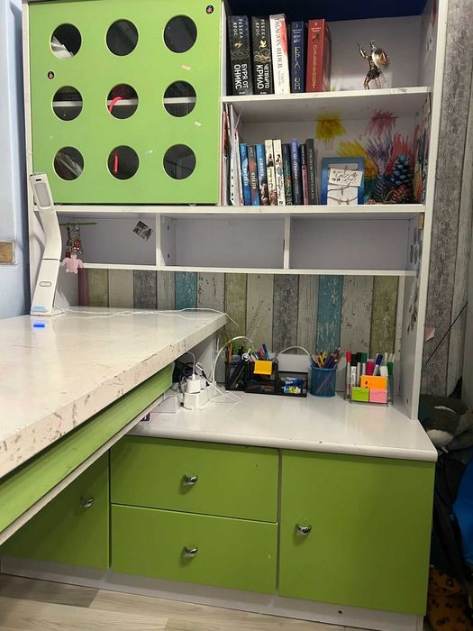 Продавам мебели за детска стая