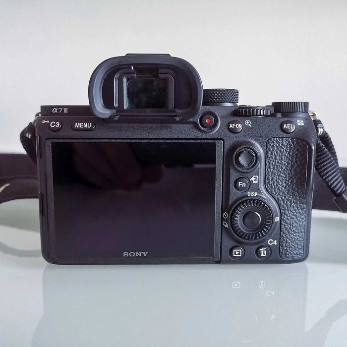 Sony A7 III - като нов, на 16К кадъра, пълен комплект