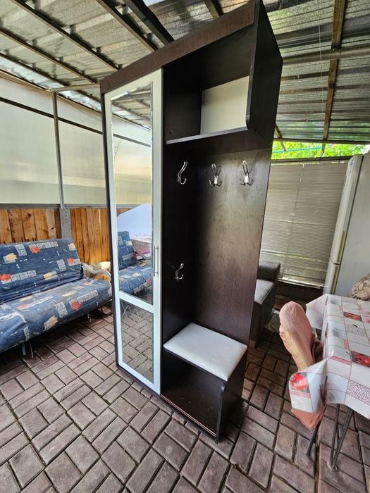 Продам  шкаф для прихожей б/у