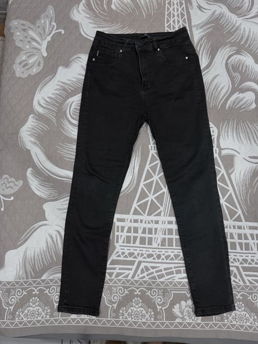 Продам женские джинсы