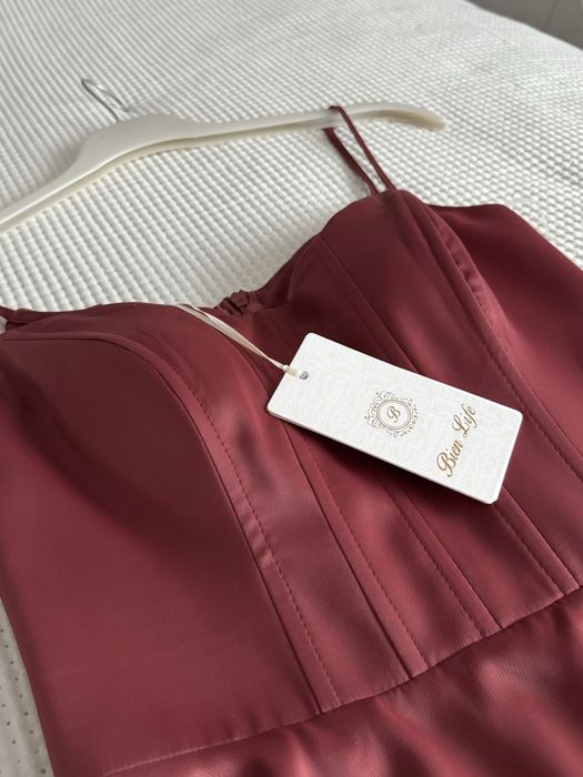 Нова официална рокля в бордо – сатен