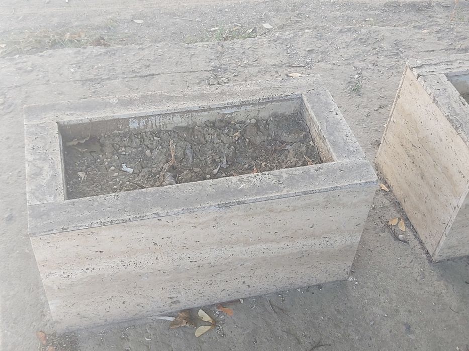 Кашпи от травертин