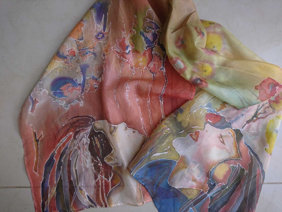 Шал, рисуван върху коприна със специални  бои. дърво на живота. любов