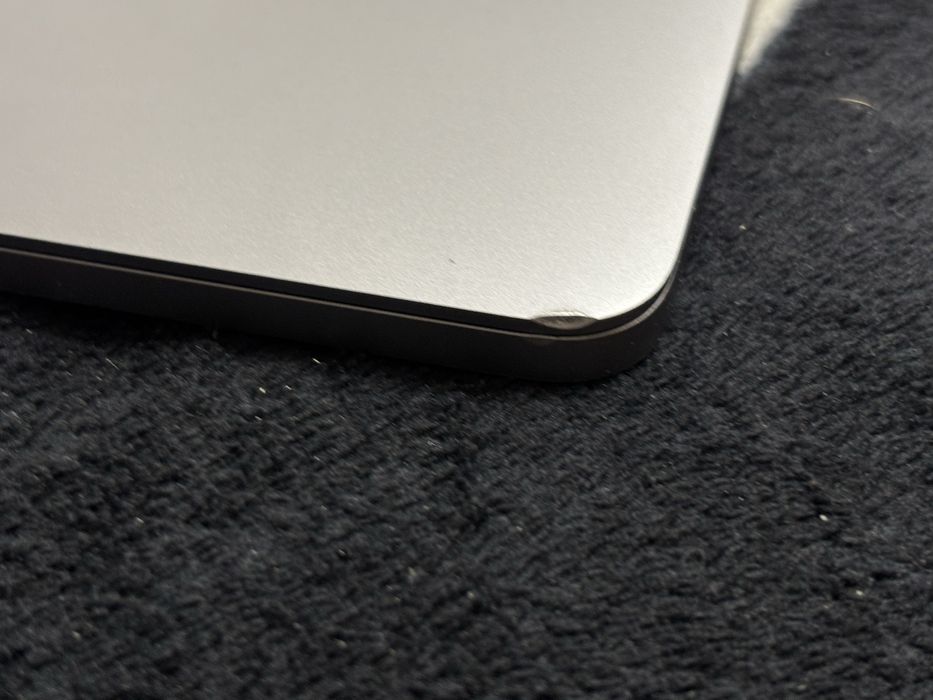 MacBook Pro 2017 | I5 8G | Thunderbolt