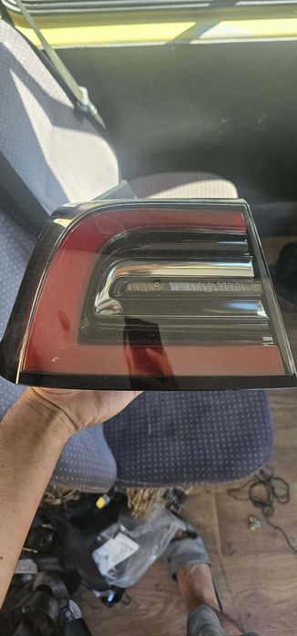 Тесла авточасти  Tesla Външен десен стоп 2021 3/Y