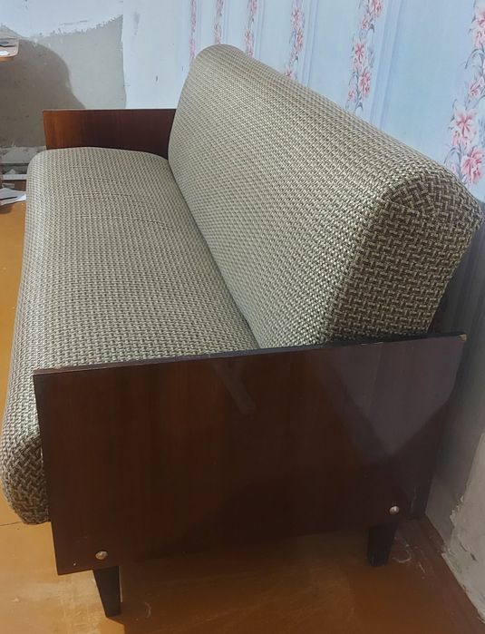 Отдам бесплатно диван б/у