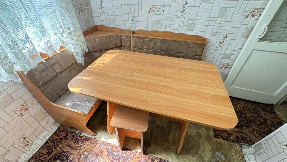 Продается кухонный стол с уголком