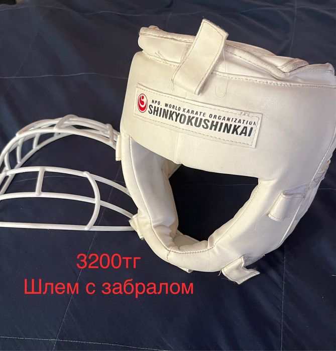 Шлем с забралом.