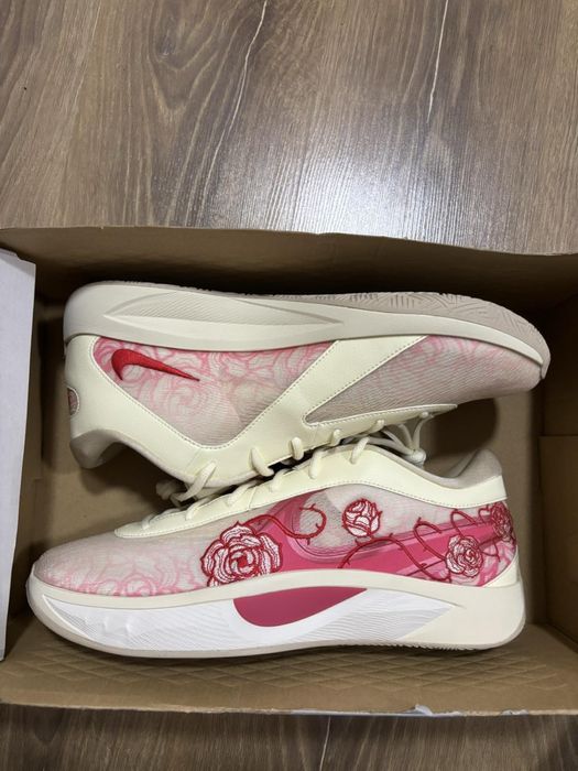 Баскетболни обувки Nike Freak 6 NRG "Roses"