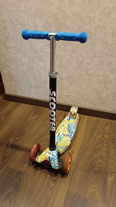 Детский самокат в хорошем состоянии