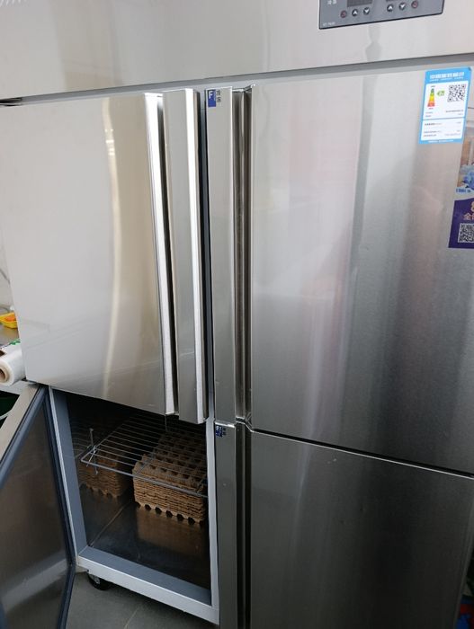 Холодильный шкаф профессиональный