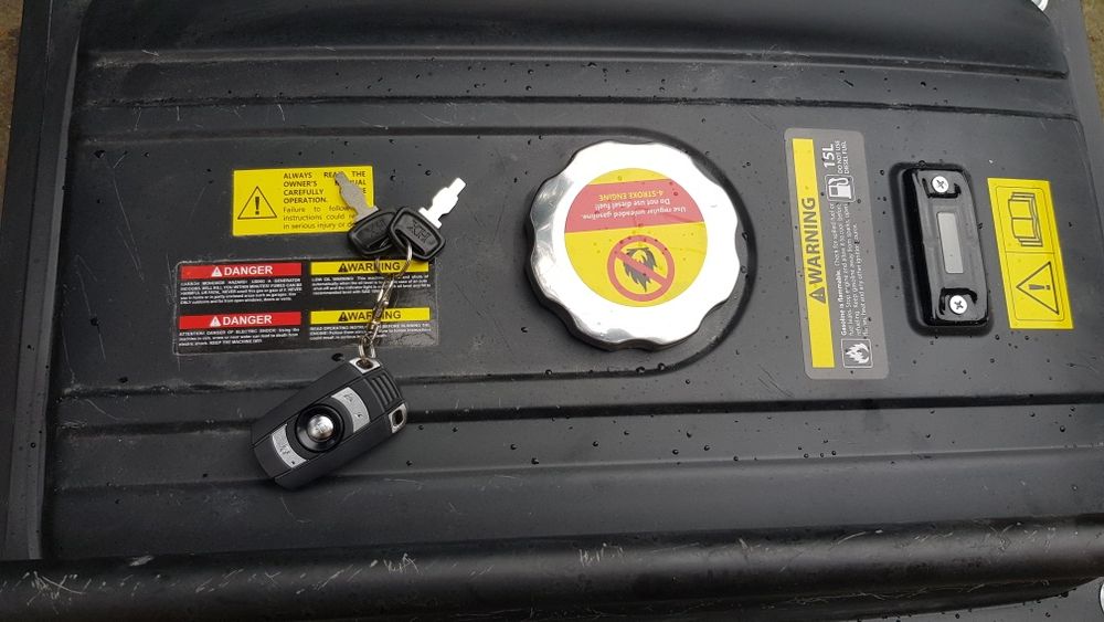 Vand generator Hyundai cu pornire de la buton sau cheie