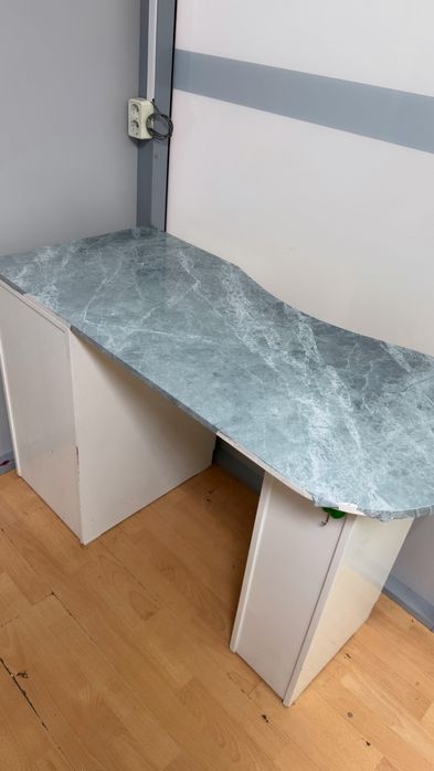 Срочно продам маникюрный стол б/У