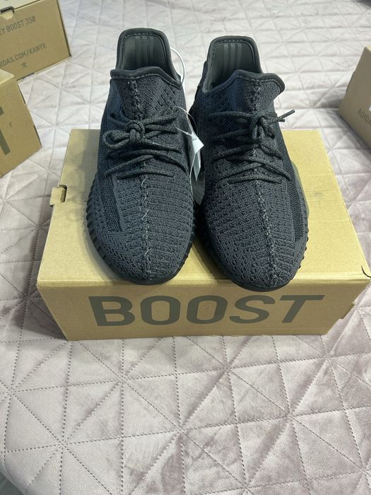 Yeezy boost 350 v2 static black