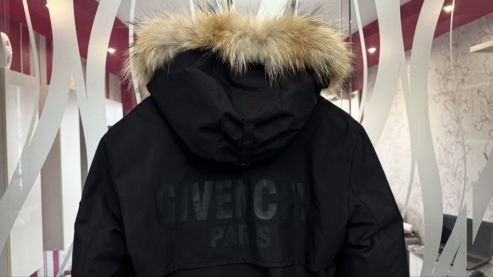 Мъжко дълго яке Givenchy размер М