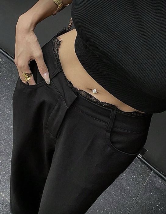 Черен панталон с дантела на талията