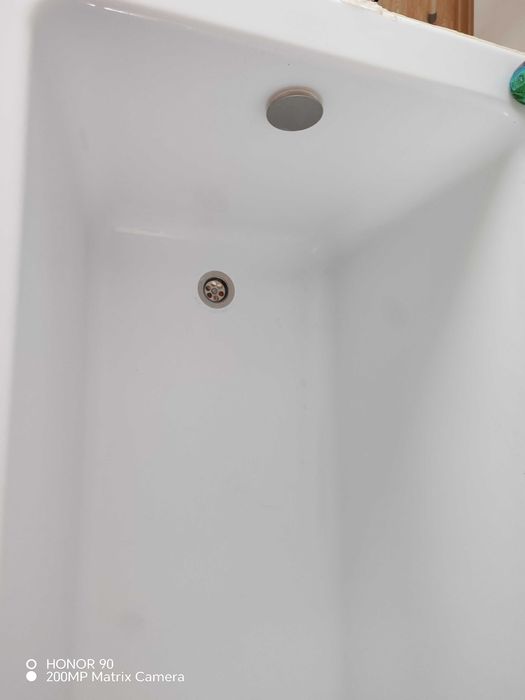 Cada baie stare foarte bună folosita puțin. Dimensiuni 170 lungimea