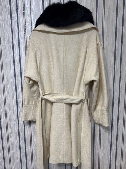 Пальто белое Gianfranco Ferre