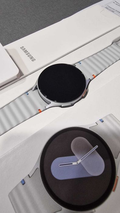 Часовник Samsung Galaxy Watch7 44mm 1г гаранция + резервна каишка