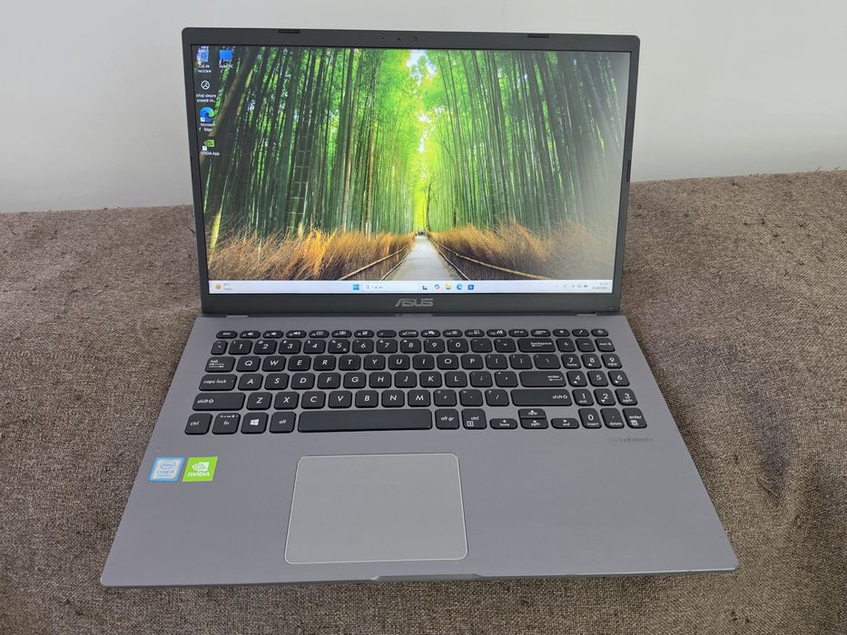 Laptop ASUS i 5 8265