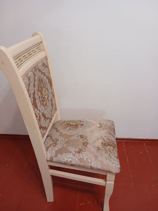 Продам Стол гостинный