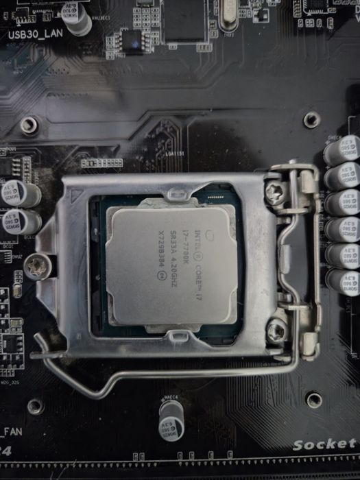 Procesor i7 7700 + placa video + placa de baza