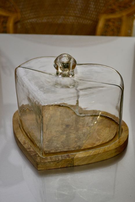 Platou de lemn cu capac de sticlă INIMIOARA