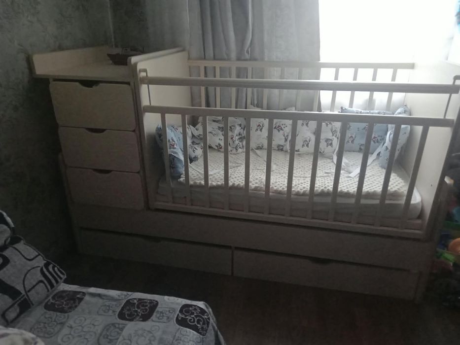Продам кроватку детскую с бортиками
