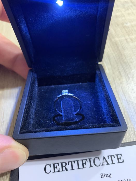 Inel de logodna din aur alb cu diamante