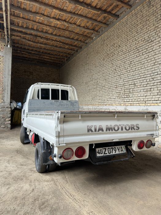 Kia Bongo 2008. Ideal.