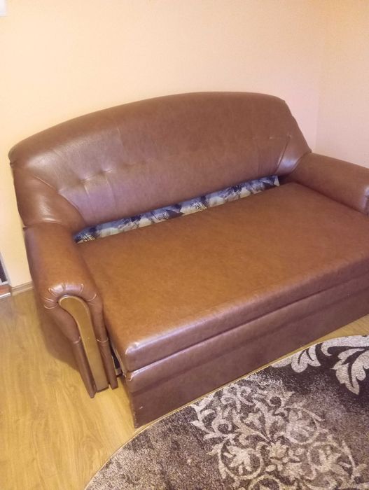 Vând canapea extensibila.