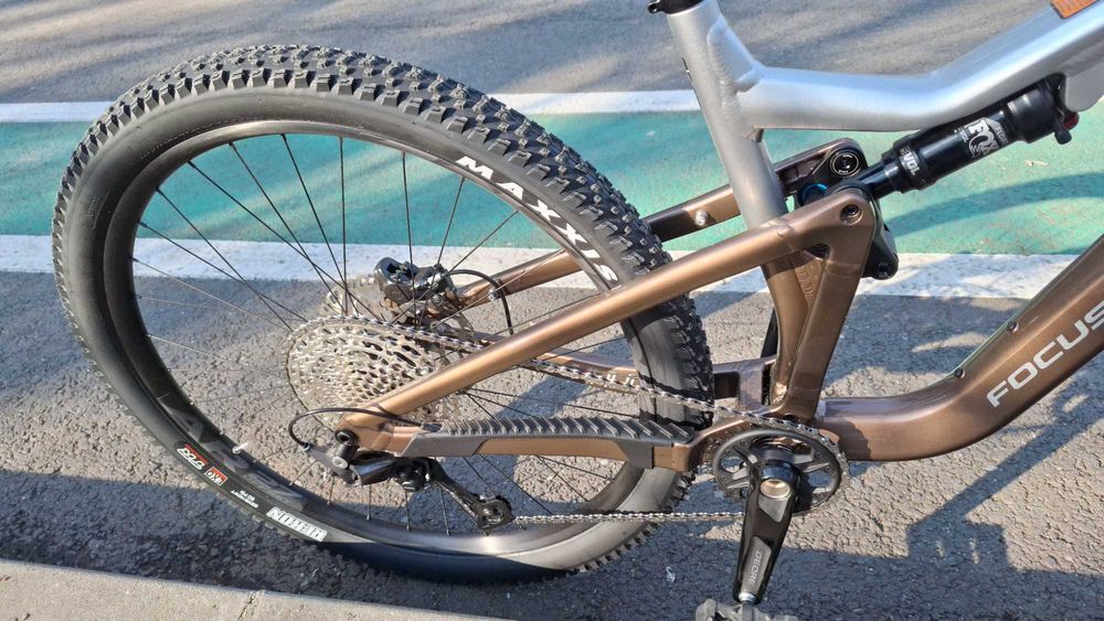 Bicicleta Full Suspension Focus Thron 6.9 29 Nepal Silver