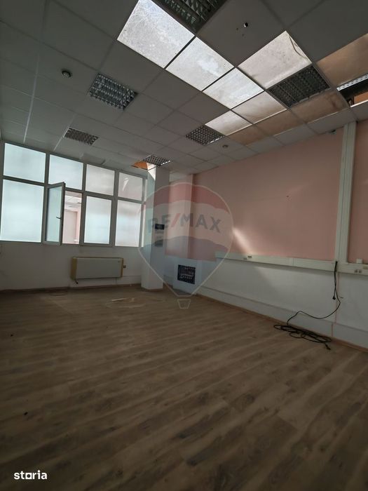 Spațiu de birouri de 2,100mp de închiriat