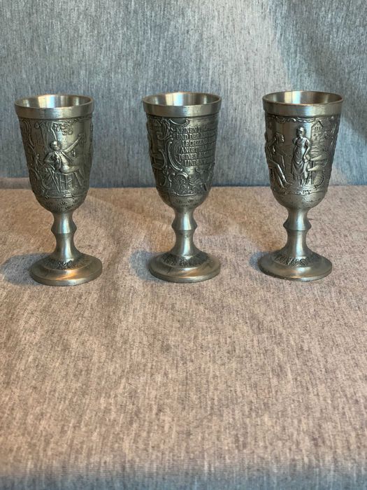 старинни калаени чаши