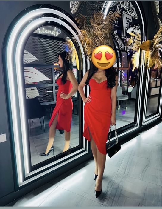 Платье коктейльное красное