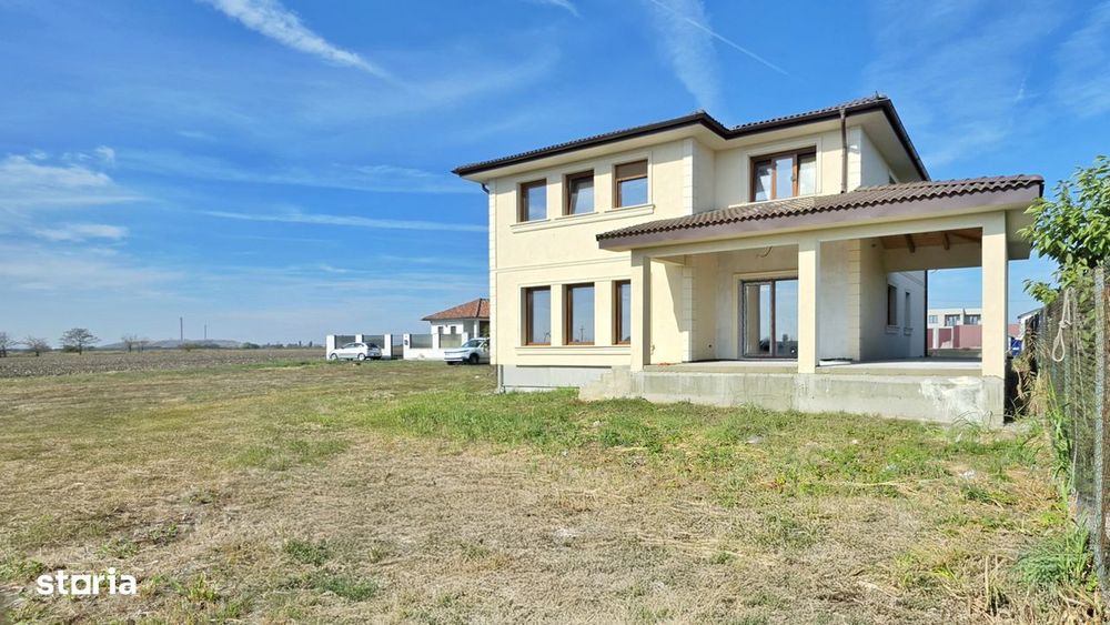 Casa noua cu 5 camere, garaj si terasa acoperita, in Zimandcuz