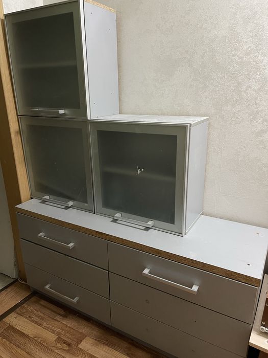 Продам полки и комод