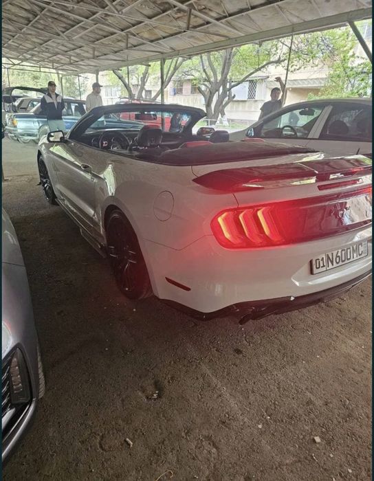 Nasiya savdoga Ford Mustang kabriolet