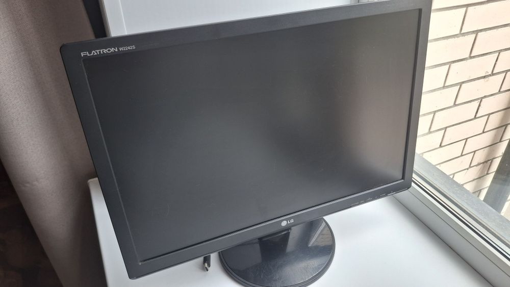 Монитор LG Flatron W2242S