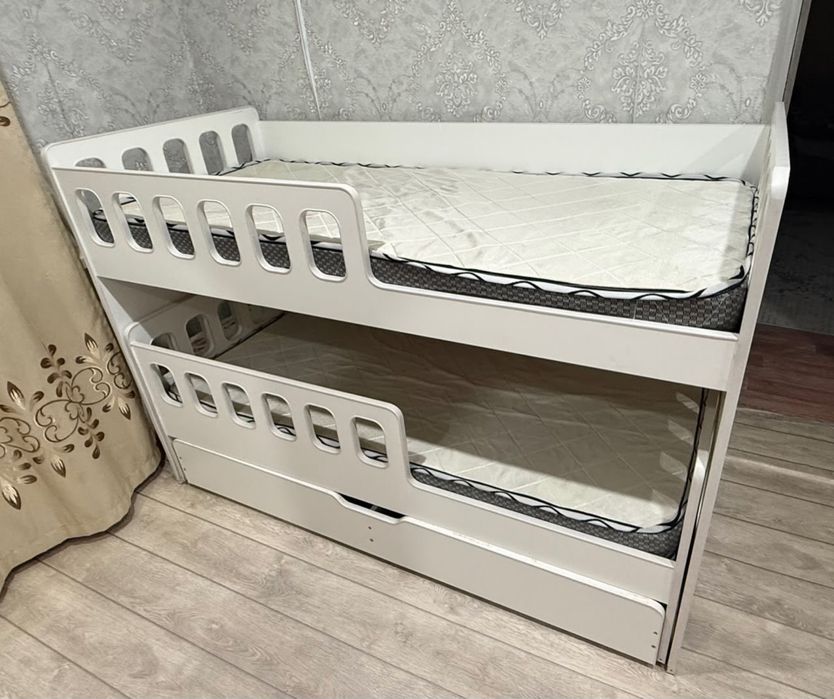 Продам кровать двухяростная