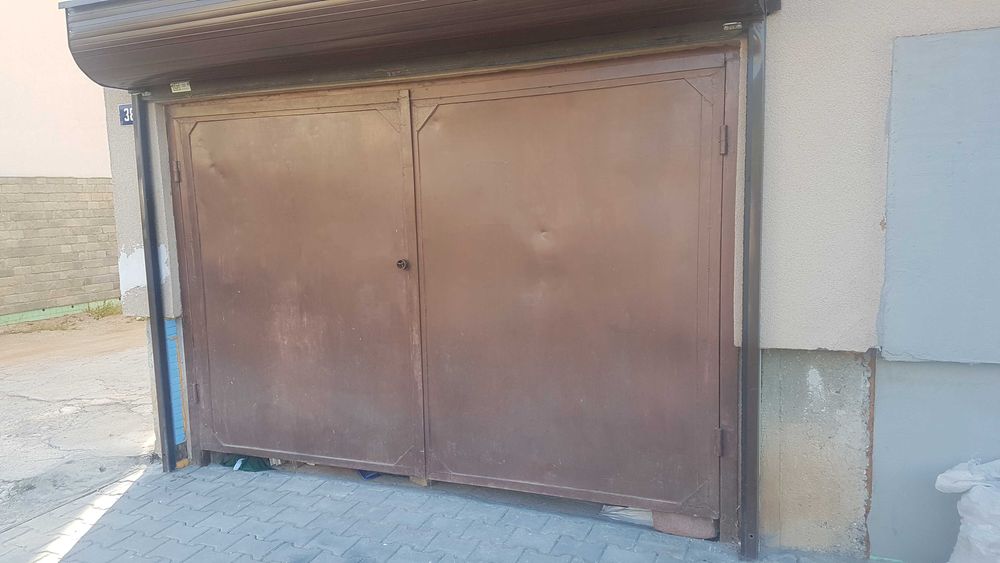 Продавам гаражна врата