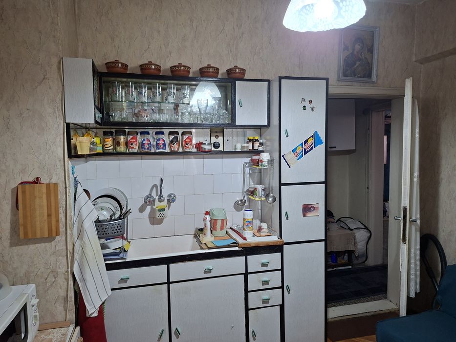 Продава двустаен  до Енерго