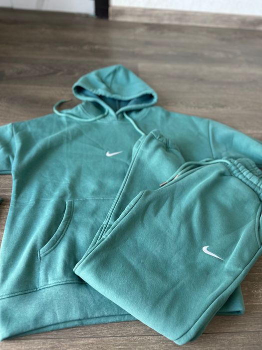 Дамски спортен екип