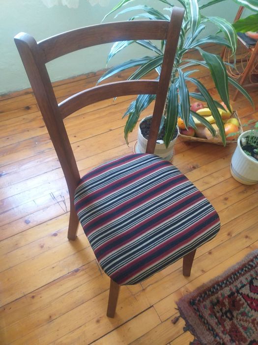 Трапезни столове