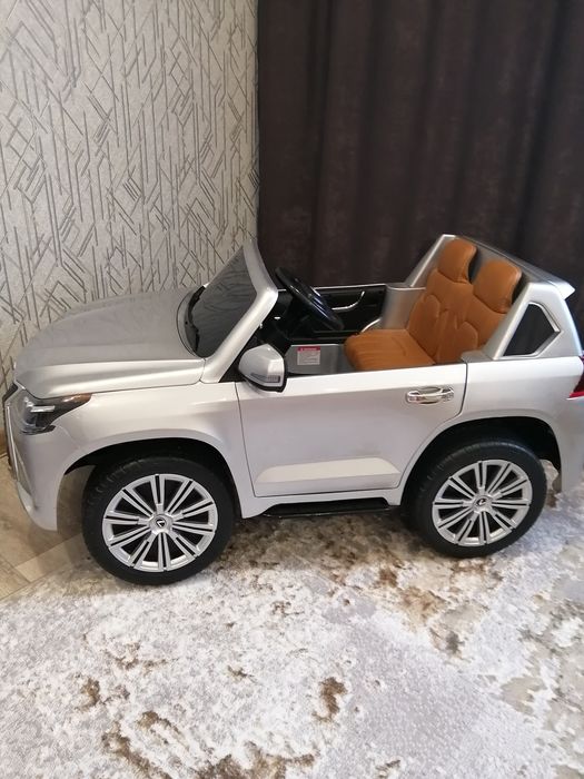 Продам детский автомобиль на аккумуляторе