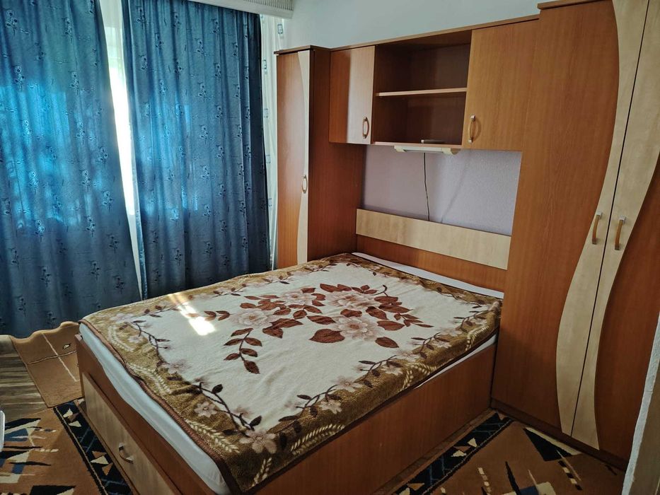Închiriez apartament 3 camere